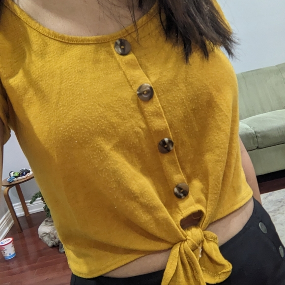 Cropped yellow-orange top with front tie - Picture 1 of 4